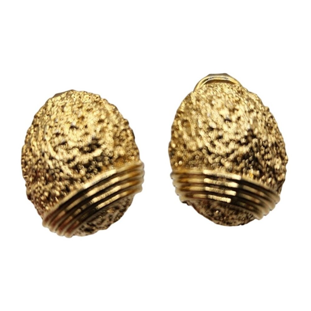 Vintage Gold Tone Oval Textured Dome Clip Earrings Unsigned Statement‎ Clip-On
